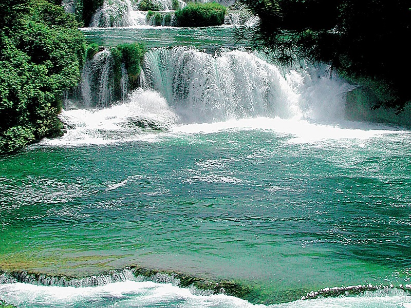 0001-sibenik-region-national-park-krka-waterfalls1-1