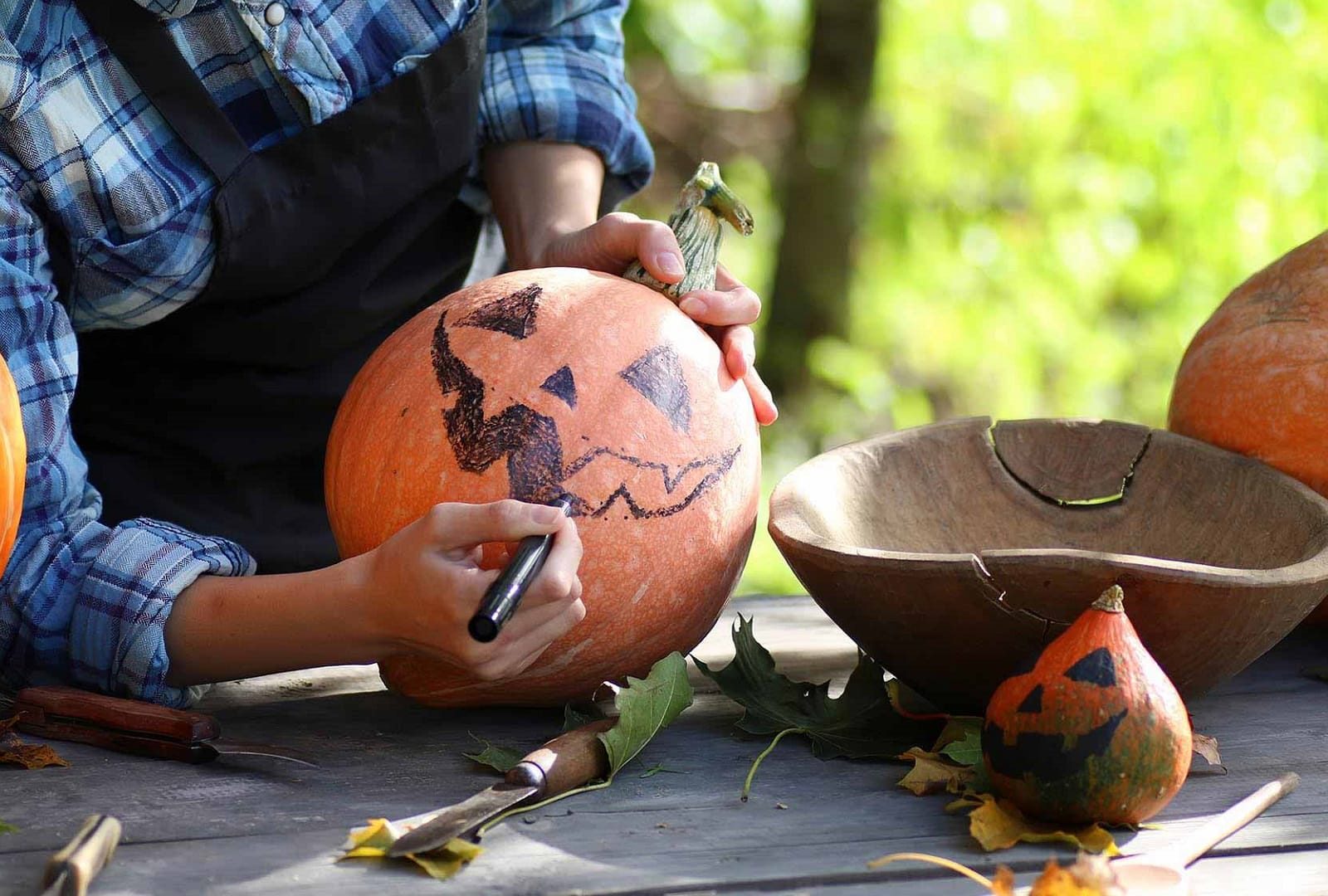 carve-pumpkins-halloween-lr